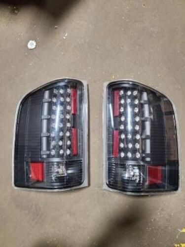 (2) TAIL LIGHTS- SILVERADO 2007