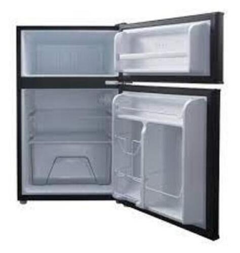 DESCRIPTION: (1) TWO DOOR MINI REFRIGERATOR/FREEZER BRAND/MODEL: GALANZ #GL31BKE INFORMATION: BLACK RETAIL$: $215.00 EA SIZE: 3.1 CU FT QTY: 1