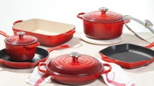 DESCRIPTION: DUTCH OVEN ENAMELED CERAMIC SET BRAND/MODEL: LE CREUSET INFORMATION: MAY BE MISSING LIDS QTY: 1