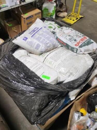 DESCRIPTION: (25) BAGS OF OIL ABSORBENTS BRAND/MODEL: OIL-DRI,CONDOR/I05040-G50, 35UX87 INFORMATION: MONTMORILLONITE CLAY/BROWN & TAN RETAIL$: 60.89 E