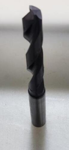 (4) SOLID CARBIDE DRILLS