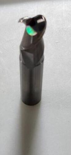 (1) SOLID CARBIDE ROUGHING END MILL