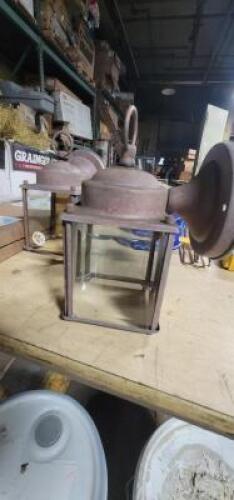 (2) DECORATIVE LIGHT FIXTUERS