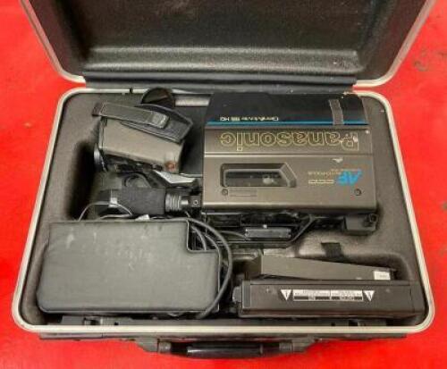 PANASONIC OMNIMOVIE VHS HQ CAMCORDER WITH CASE