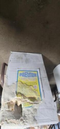 (1) LAUNDRY DETERGENT