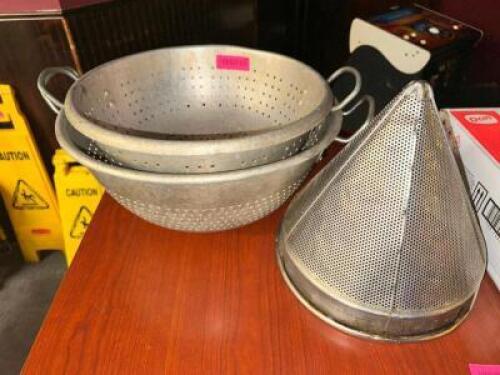 DESCRIPTION: (2) COLANDERS AND (1) CHINA CAP LOCATION: BAR THIS LOT IS: ONE MONEY QTY: 1