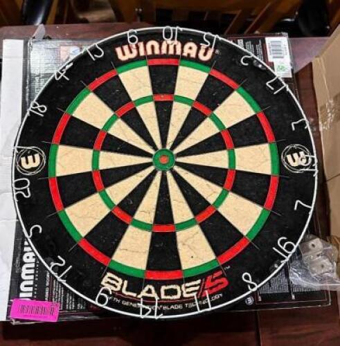 WINMAU BLADE 5 DART BOARD (NEW)