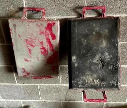DESCRIPTION: (2) PADDED KNEELERS LOCATION: GARAGE QTY: 2