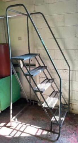 COTTERMAN 5-FOOT STEP LADDER WITH RAILS