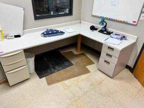 DESCRIPTION: 72" COMPOSITE DESK W/ RIGHT HAND RETURN LOCATION: WAREHOUSE OFFICE QTY: 1