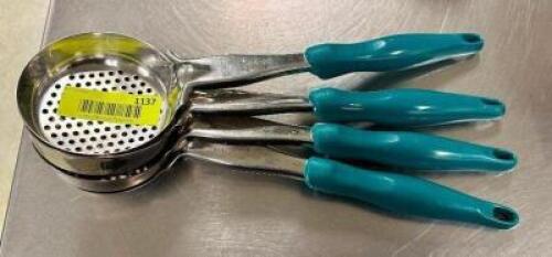 (4) SLOTTED STAINLESS PORTION SERVERS.