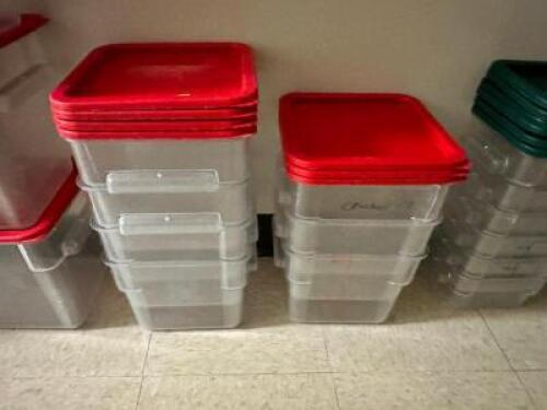 (7) 4 QT PLASTIC CONTAINERS W/ LIDS.