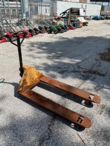 YALE PALLET JACK (NOT IN WORKING CONDITION)