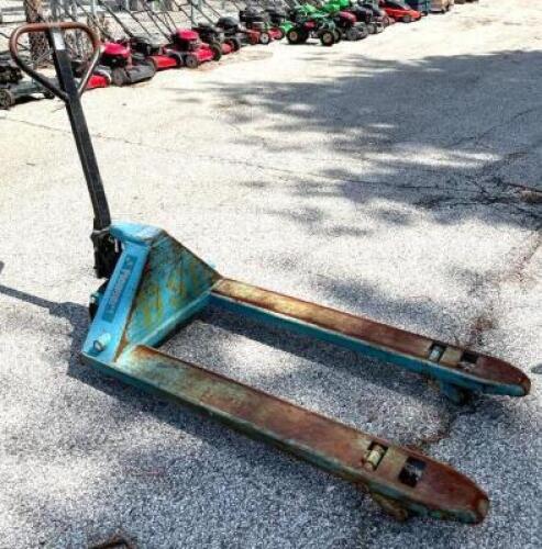 PIONEER PALLET JACK (NOT IN WORKING CONDITION)