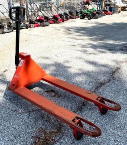 BT PALLET JACK (NOT IN WORKING CONDITION)