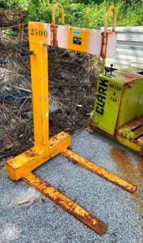 CADY 2500 LB. CAPACITY PALLET LIFTER