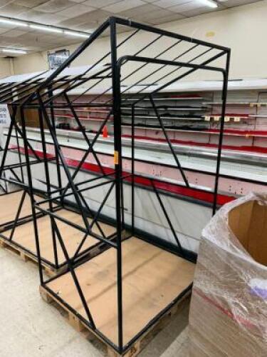 DESCRIPTION: 48" X 48" METAL RUG DISPLAY W/ PALLET BASE. SIZE 48" X 48" X 70" LOCATION: FLOOR QTY: 1