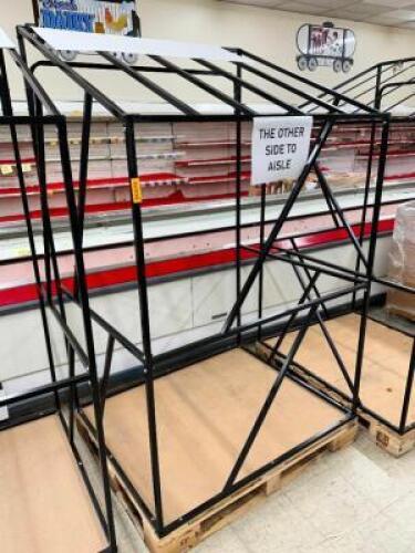 DESCRIPTION: 48" X 48" METAL RUG DISPLAY W/ PALLET BASE. SIZE 48" X 48" X 70" LOCATION: FLOOR QTY: 1