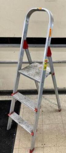 DESCRIPTION: THREE STEP FOLDING LADDER LOCATION: FRONT QTY: 1