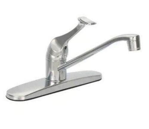 SINGLE-HANDLE STANDARD KITCHEN FAUCET IN CHROME