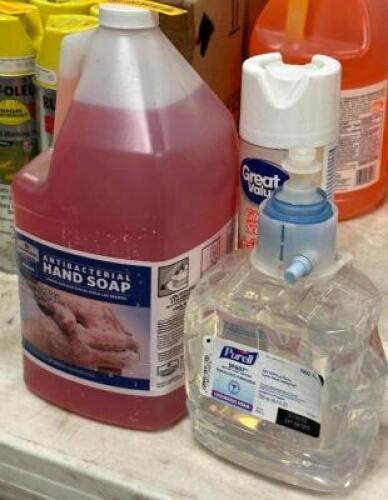ASSORTED BATHROOM SUPPLY SET