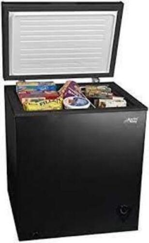 DESCRIPTION: (1) CHEST FREEZER BRAND/MODEL: ARCTIC KING/ARC050S0ARBB INFORMATION: BLACK/CAPACITY: 5 CU-FT/MINOR DAMAGES, MUST COME INTO INSPECT RETAIL