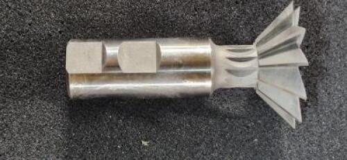 DESCRIPTION: (1) 45 DEG COBALT DOVETAIL CUTTER BRAND/MODEL: DOLFA 7-722-020 RETAIL$: 212.18 SIZE: 9/16" WIDE 7/8" SD QTY: 1