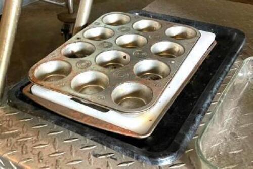 ASSRTED BAKING PANS