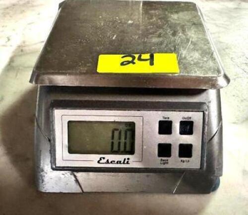 SAN JAMAR 13 LB. DIGITAL SCALE