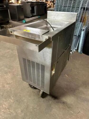 SINGLE WELL REFRIGERATED UNIT ( ON CASTERS )