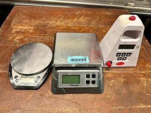 (2) DIGITAL SCALES AND (1) KITCHEN TIMER
