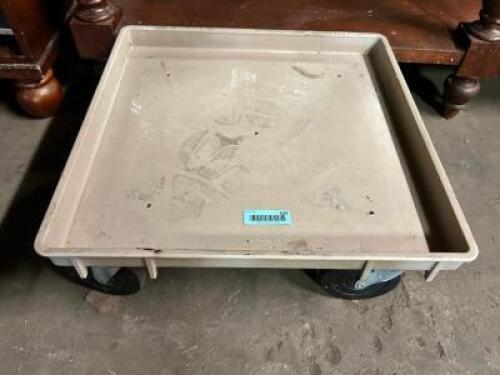 24" X 24" PLASTIC GLASS RACK CART