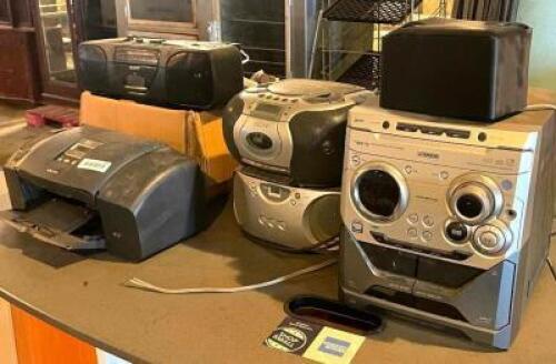 LARGE GROUP OF ASSORTED ELECTRONICS