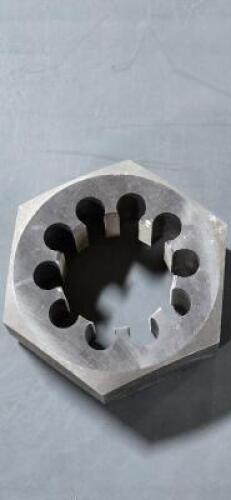 DESCRIPTION: (1) CARBON STEEL HEX DIE BRAND/MODEL: QUALTEC DWTSH2-1/2-12 RETAIL$: 275.11 SIZE: 2-1/2-12 QTY: 1