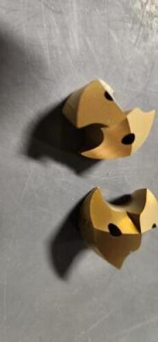 DESCRIPTION: (6) SOLID CARBIDE REPLACABLE DRILL TIP BRAND/MODEL: SECO (2) SD100-1600-K (4) SD100-19.80-M RETAIL$: $146.00 PER INSERT SIZE: 16mm QTY: 6