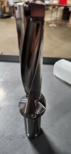 DESCRIPTION: (1) INDEXABLE INSERT DRILL BRAND/MODEL: ISCAR 3201494 RETAIL$: 616 SIZE: 1" DIA 4: MAX DEPTH QTY: 1