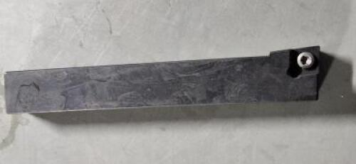DESCRIPTION: (1) RH SCLC INDEXABLE TURNING TOOL BRAND/MODEL: DOIAN 73310151808 RETAIL$: 80.58 QTY: 1