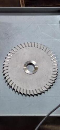 DESCRIPTION: (1) METAL SLOTTING/SLITTING SAW BLADE WITH SIDE CHIP CLEARANCE BRAND/MODEL: DOLFA 50748-454 RETAIL$: 266.67 SIZE: 8" x 1/4" x 1-1/4" QTY: