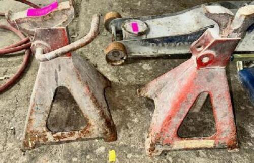 (1) PAIR OF JACK STANDS