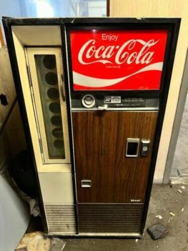 VINTAGE COCA COLA VENDING MACHINE