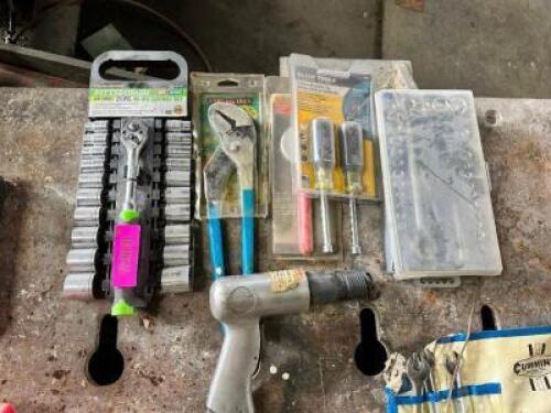 (1) LOT OF ASSORTED HAND TOOLS