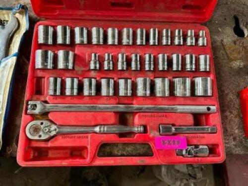 SOCKET SET W/ CASE.