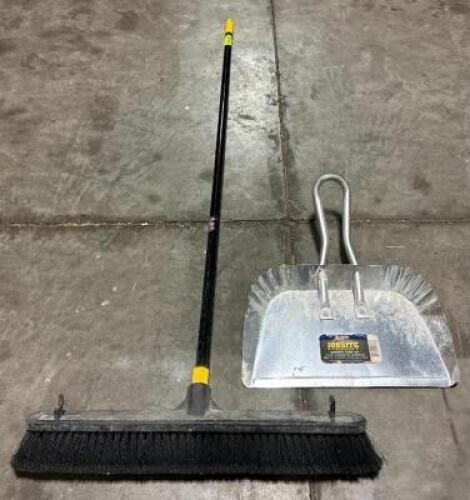 DESCRIPTION: PUSH BROOM WITH METAL DUST PAN LOCATION: PALLET RACKING QTY: 1