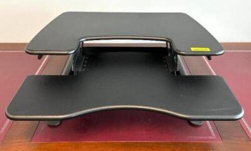 DESCRIPTION: VERIDESK PRO PLUS 30 MANUAL STANDING DESK CONVERTER BRAND/MODEL: VERIDESK PRO PLUS 30 LOCATION: OFFICE