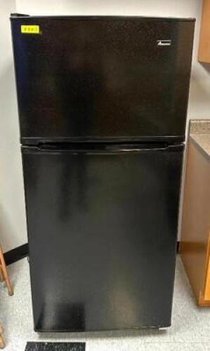 DESCRIPTION: TOP FREEZER/REFRIGERATOR BRAND/MODEL: AMANA ATB1504ARB LOCATION: KITCHEN QTY: 1