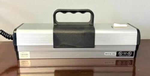 DESCRIPTION: HANDHELD UV LAMP BRAND/MODEL: SPECTRONICS EA-160 LOCATION: CORNER OFFICE QTY: 1