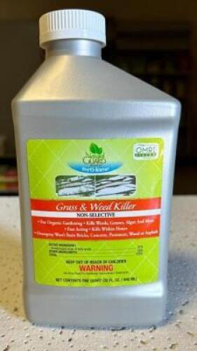 DESCRIPTION: (7) 32 OZ. BOTTLES OF NON-SELECTIVE GRASS & WEED KILLER BRAND/MODEL: FERTI-LOME 40472 LOCATION: STOCK ROOM QTY: 7