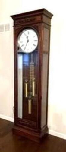 DESCRIPTION: 7' GRANDFATHER CLOCK BRAND/MODEL: HOWARD MILLER QTY: 1