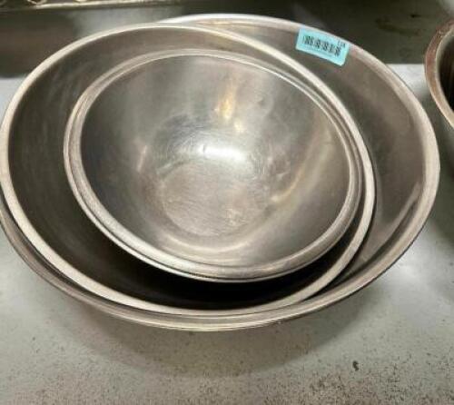 (4) PIECE STAINLESS MIXING BOWL SET