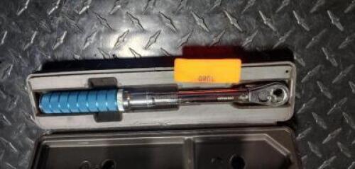 DESCRIPTION (1)ARMSTRONG 1/4 " DRIVE CLICK TYPE MICROMETER TORQUE WRENCH BRAND/MODEL ARMSTRONG/64-032 ADDITIONAL INFORMATION RETAIL $336.21, 200 INLBS